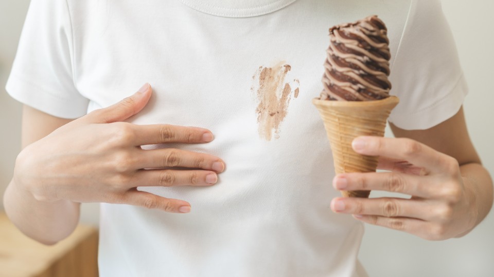 Как вывести пятна с одежды