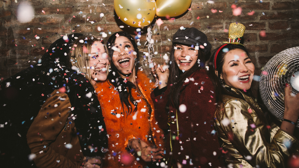 14 лучших образов на корпоратив в 2025-2026 году 