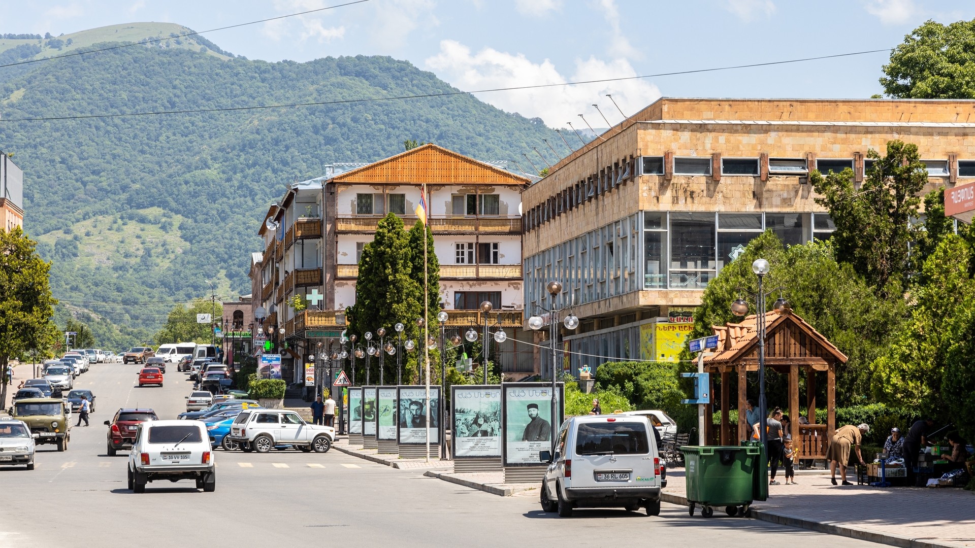 Вид на улицу Мясникяна в центре города Дилижан.