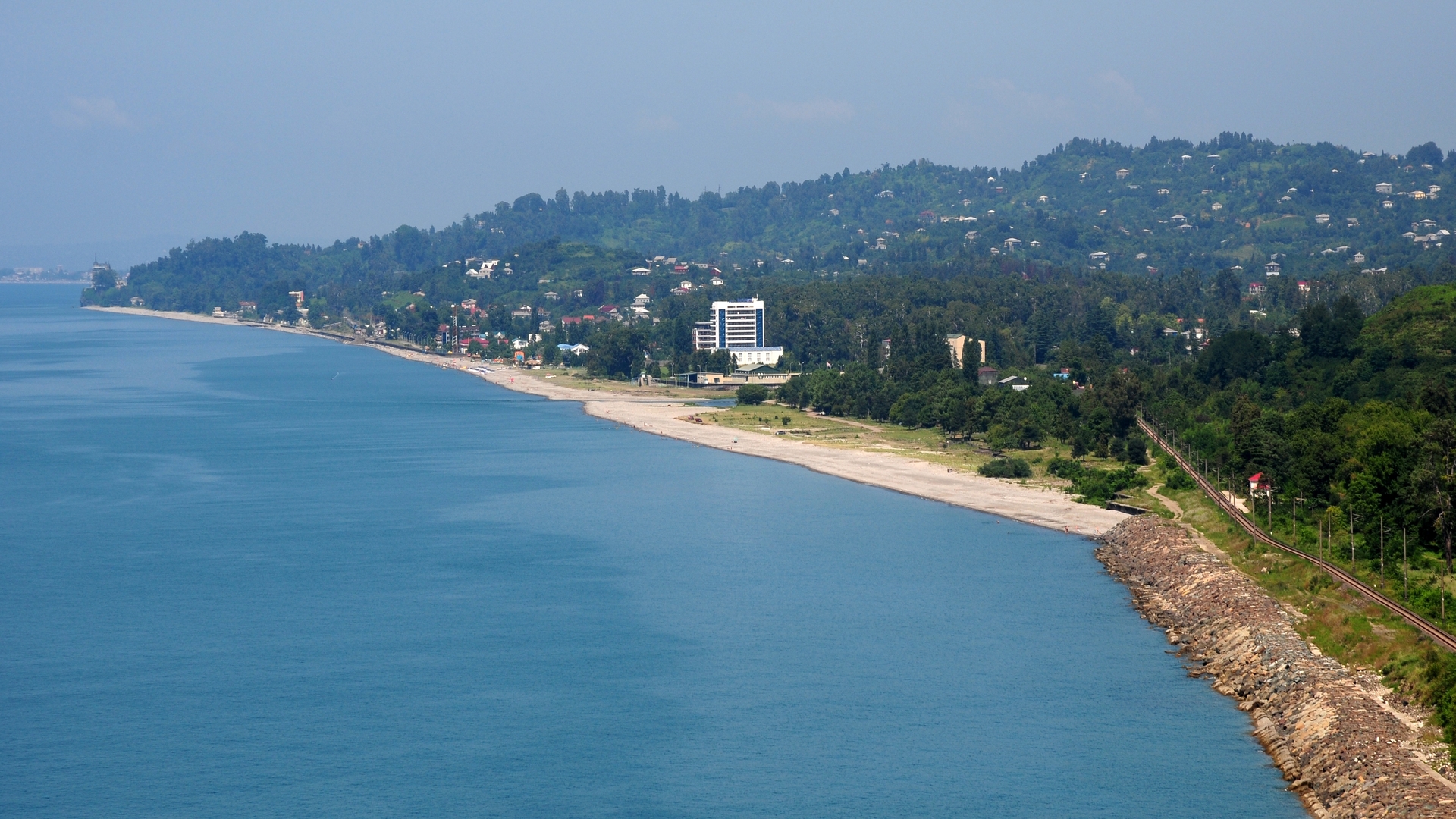 Вид на пляжи в Чакви, Грузия.