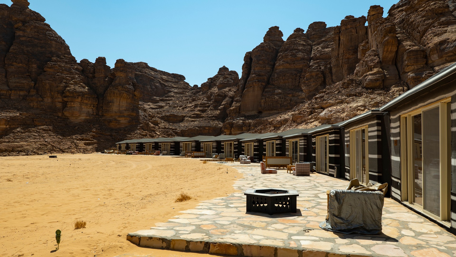 Shaden Resort в пустыне Аль-Улы, Саудовская Аравия.