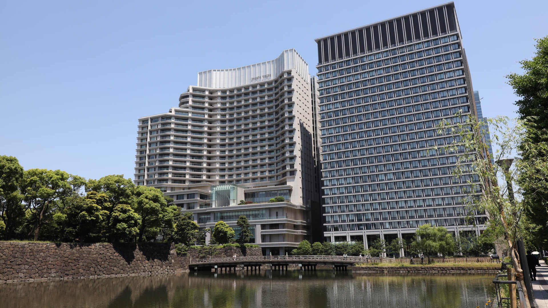 Здание отеля Palace Hotel Tokyo, Япония.