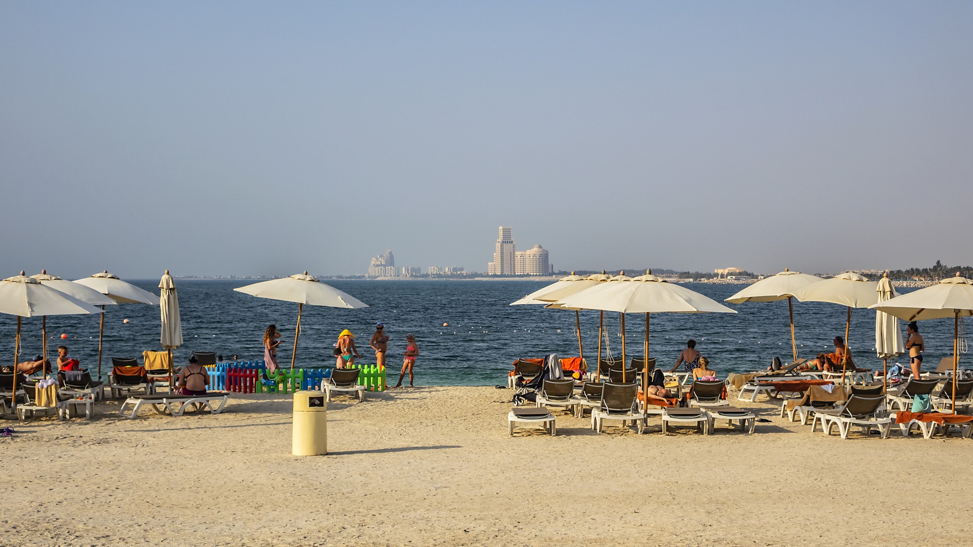 Белоснежные пески пляжа Rixos Al Mairid Beach, Рас-эль-Хайма.